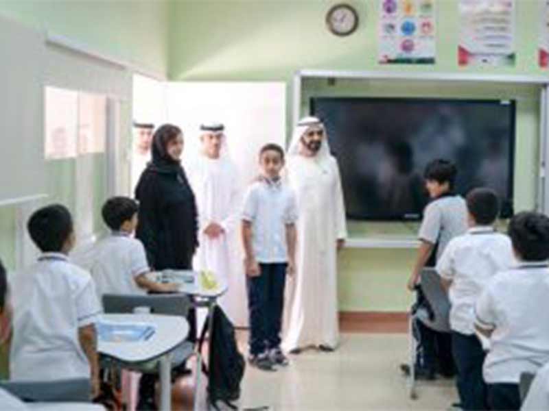 بالفيديو... محمد بن راشد يزور الطالب خليفة الكعبي بمدرسته